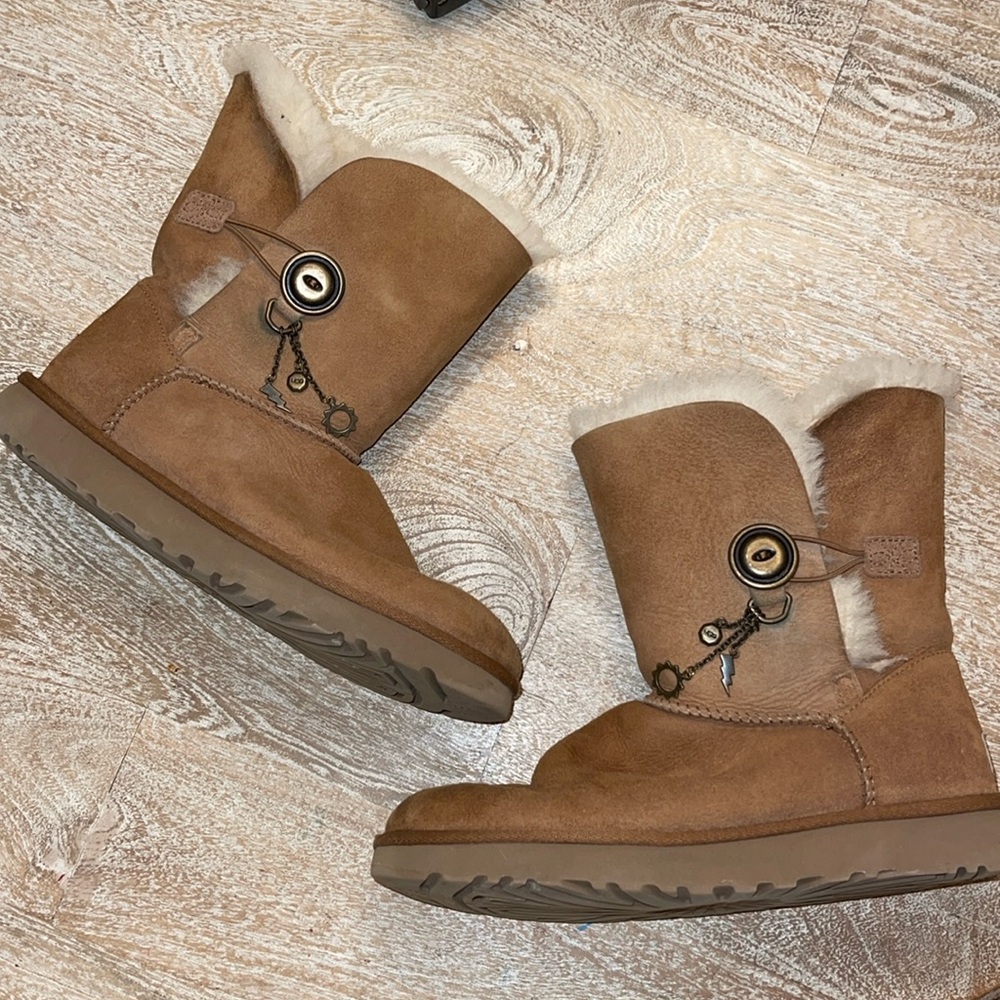 UGG AZALEA CHARM Chestnut 8